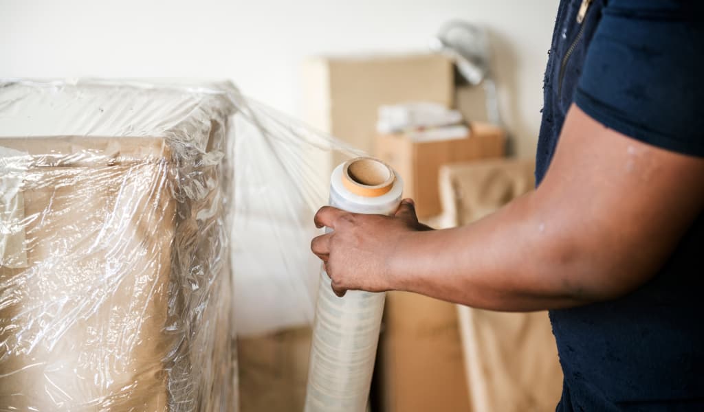 Wrapping furniture parts Wrapping furniture parts